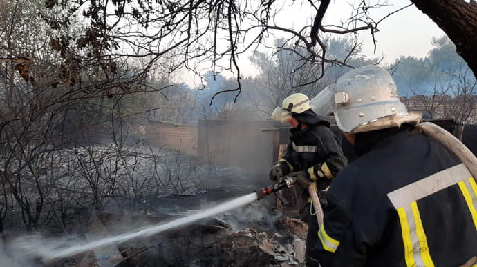 На пожаре в Луганской области погиб человек: горит 945 га