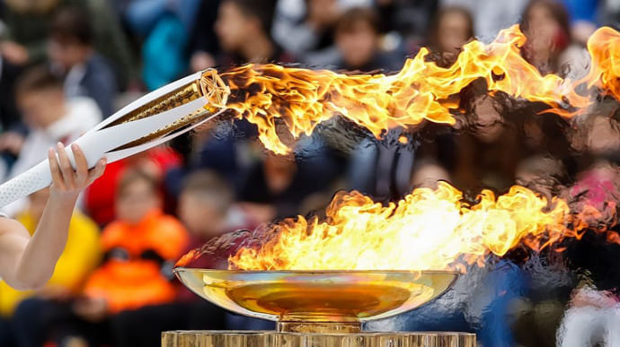 Эстафета Олимпийского огня Токио: Зрителей просят хлопать вместо возгласов