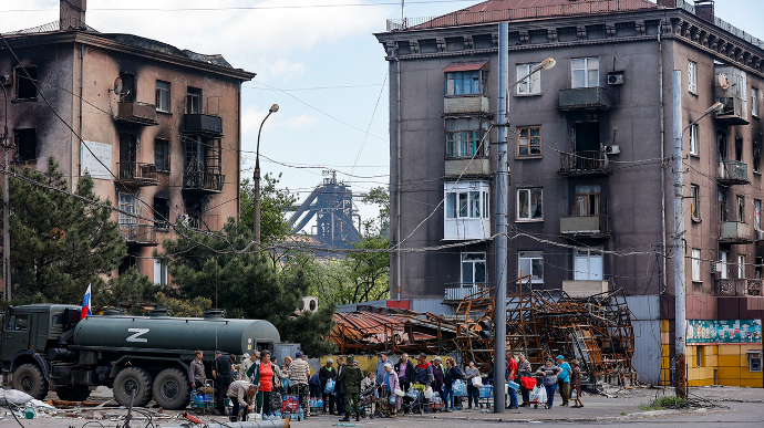 Russian occupiers hand out draft summons to residents queuing for water in occupied Makiivka