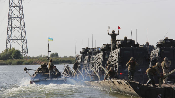 Десантники Украины и Британии форсировали Днепр под прикрытием истребителей