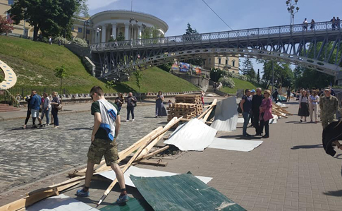 Музей Революції Гідності відреагував на знесення паркану: Погром 