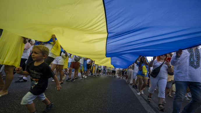 Большинство граждан из 30 стран мира выступают за поддержку их правительствами Украины - опрос