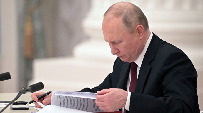 Путін доручив скласти список країн, які запровадили санкції проти РФ