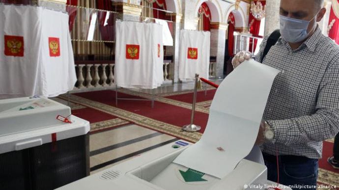 На виборах у Росії найближче до партії влади йдуть комуністи
