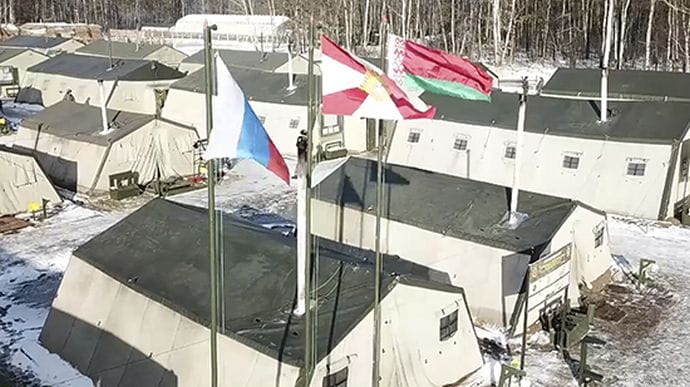 Міноборони Росії показало польовий табір своїх військових у Білорусі