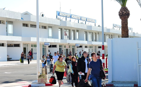 В Тунисе застряли украинские туристы, к ним выехал консул