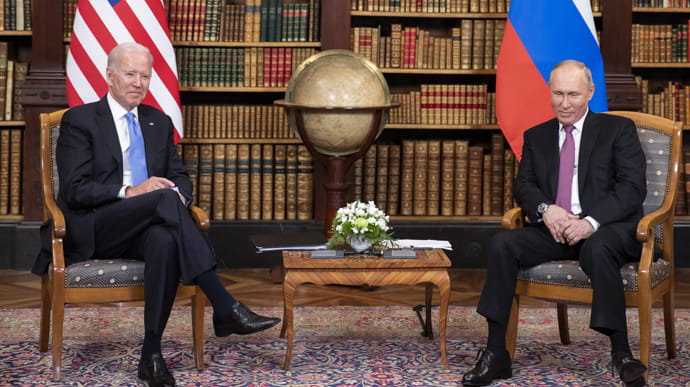 Байден і Путін поговорять у форматі відеоконференції