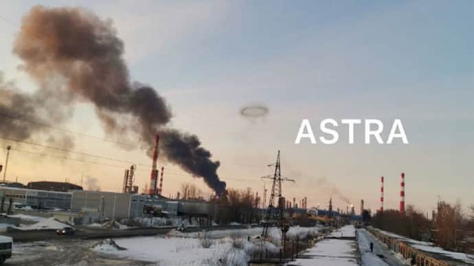 У Рязані на нафтопереробному заводі пролунали вибухи та зайнялася пожежа
