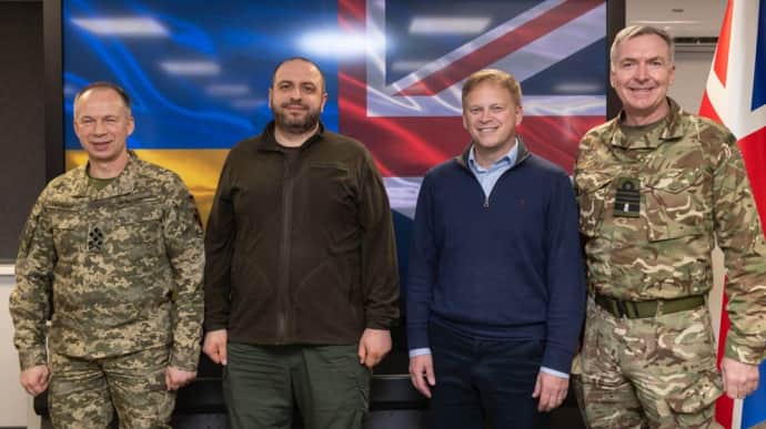 Ukraine's Defence Minister and Commander-in-Chief discuss needs of Armed Forces with UK counterparts