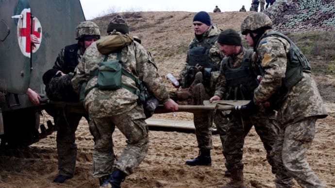 В Донецкой области оккупанты ранили бойца ООС