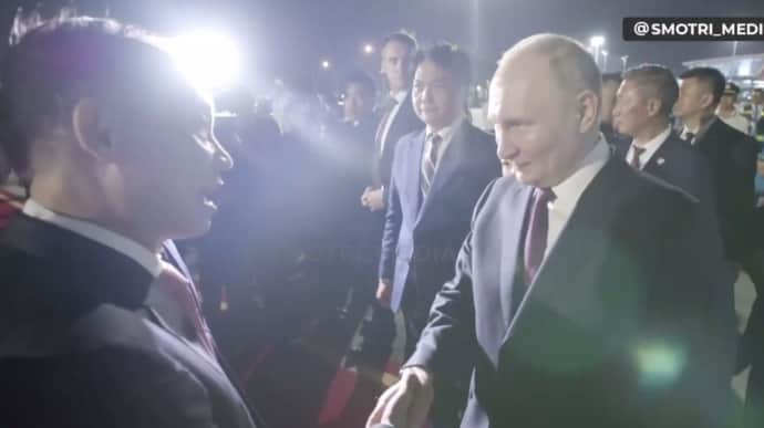 Путін прибув до В'єтнаму, планує обговорити партнерство країн