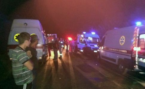 На Дніпропетровщині знову зіткнулися автобус і легковик – 15 постраждалих