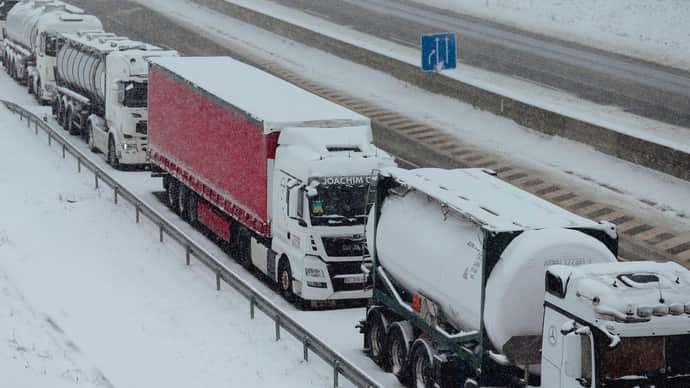 Polish hauliers at Dorohusk-Yahodyn checkpoint start letting more vehicles into Ukraine 