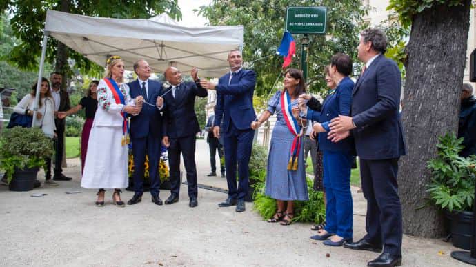 Kyiv Mayor Klitschko opens square in Paris on Independence Day 