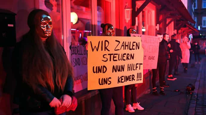 Немецкие секс-работники требуют открытия борделей