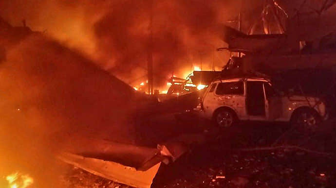 Aftermath of Russian attack on Odesa Oblast: 2 civilians injured, business premises and warehouse ruined, 11 cars damaged – photo