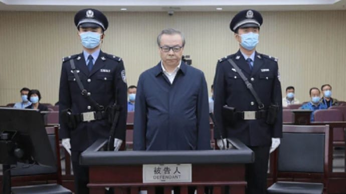 В Китае за взяточничество и многоженство казнили бывшего главу госкомпании
