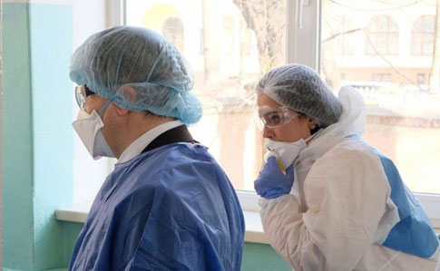 Лікарі розповіли про стан українця з коронавірусом у Чернівцях