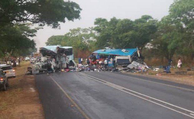 Столкновения автобусов в Зимбабве