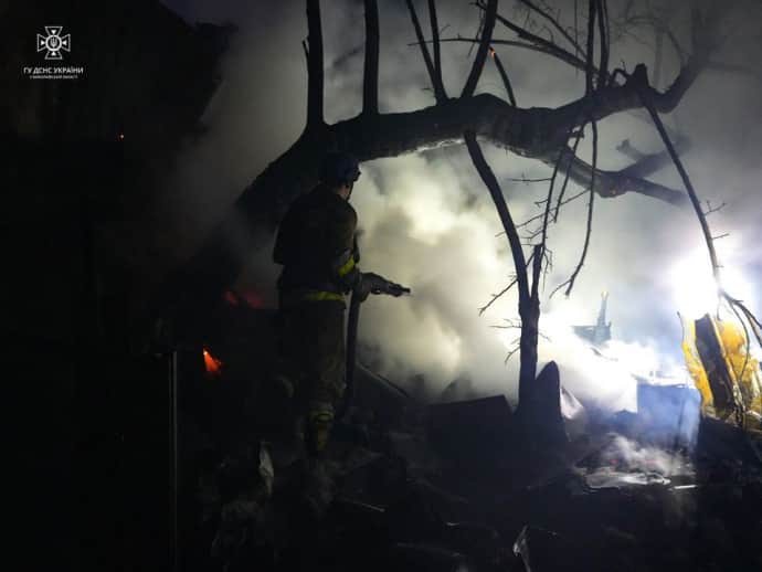 Из-за атаки дронов в Николаеве горели здания