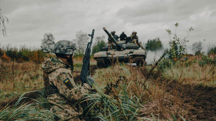 Минус 810 солдат и 12 танков − потери России за сутки 