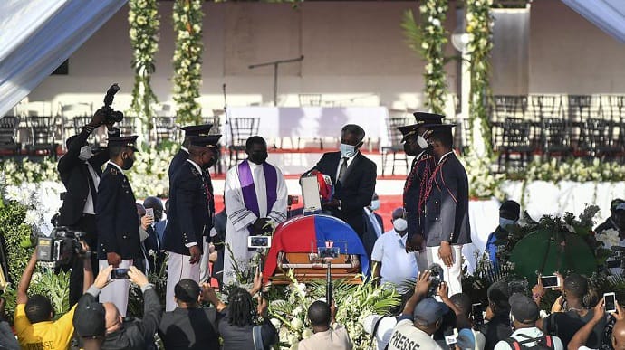 Похоронили убитого президента Гаити