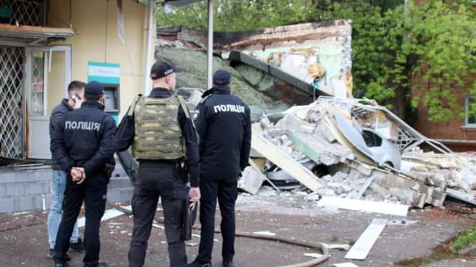 Explosion hits bank premises in centre of Chernihiv – photos