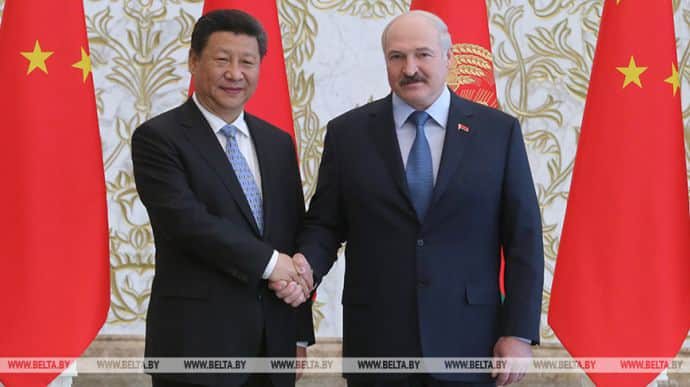 Лукашенко прилетів до Китаю поговорити із Сі Цзіньпіном