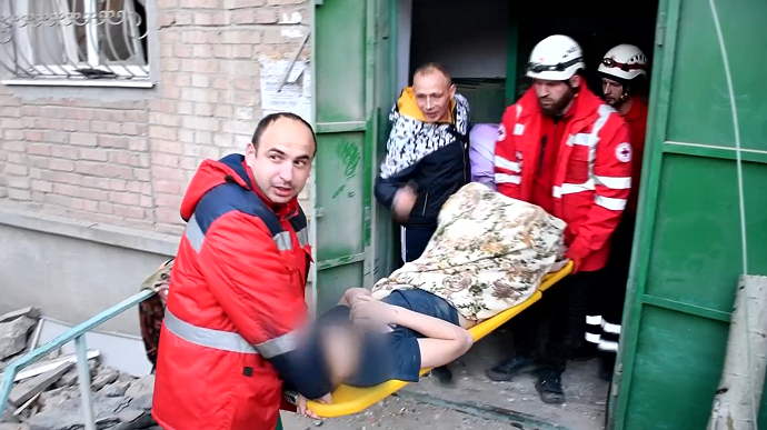 Boy who is taken from under rubble of building in Mykolaiv dies in hospital