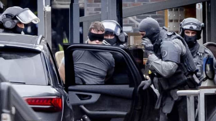 В кафе в Нидерландах освободили всех заложников и задержали нападавшего