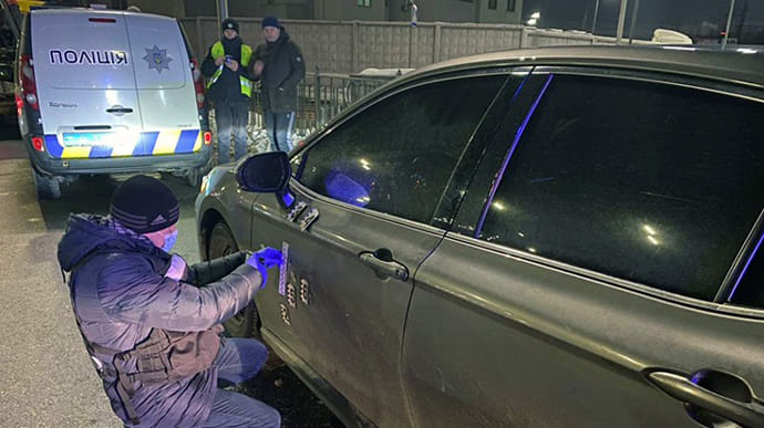 У Києві обстріляли авто: зловмисників затримали 