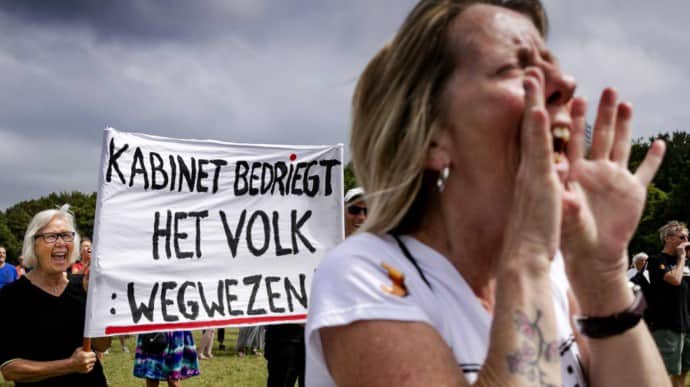 В трех городах Нидерландов прошли антикоронавирусные протесты