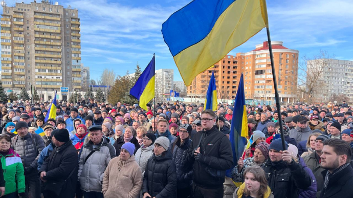 People attend rally after a council official was kidnapped in Enerhodar