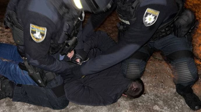 Похитили мужчину и требовали выкуп: в Киеве схватили полицейских из Днепра