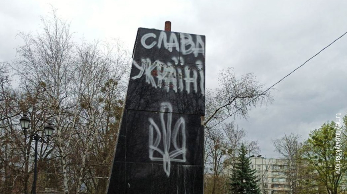 В Харькове молниеносно демонтировали бюст маршалу Жукову