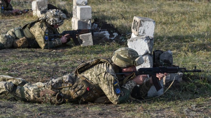 На Донбассе ранили украинского бойца