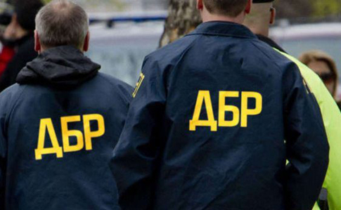 ДБР проводить десятки обшуків у службовців Міноборони: махінації на  закупівлях | Українська правда