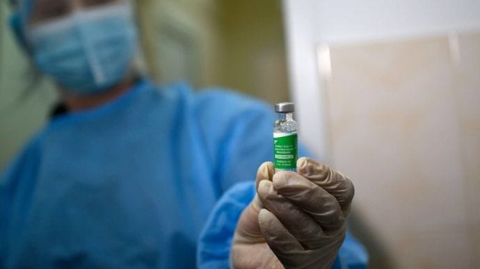 Один человек в Украине уже получил обе дозы вакцины CoviShield