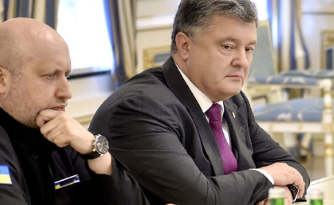 Суд по делу Януковича вызвал на допрос Порошенко, Парубия и Турчинова