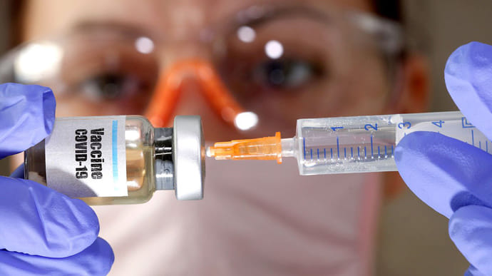 В Украине против коронавируса вакцинировали еще 50,4 тысячи человек