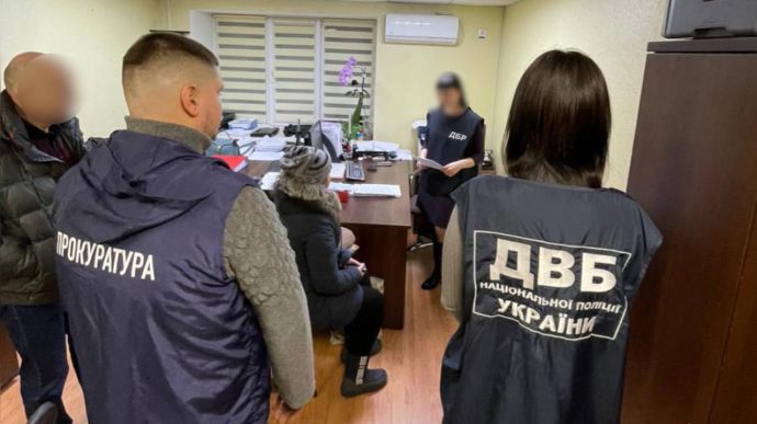 На Харківщині затримали колишню поліцейську, яка працювала на Росію