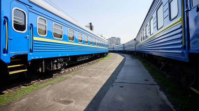 Ukrainian Railways restricts train traffic due to Russian attacks on Mykolaiv Oblast