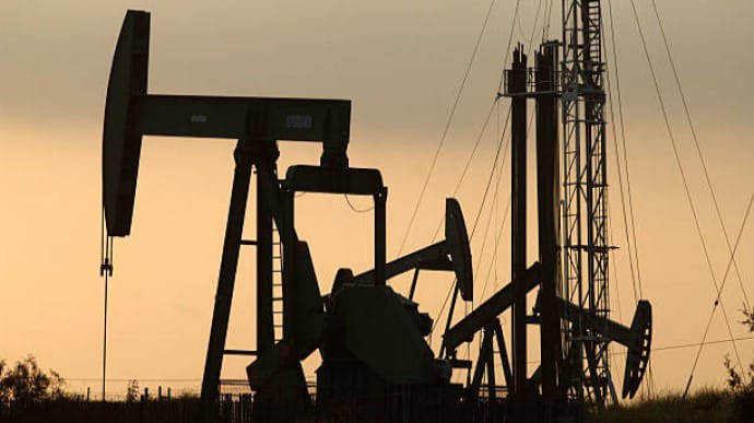 Байден заявив, що США можуть приборкати високі ціни на нафту
