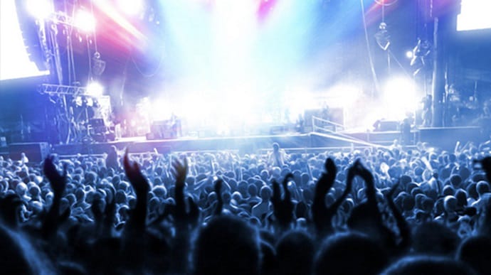 У Британії влаштовують концерт на 5 тисяч осіб без масок і дотримання дистанції