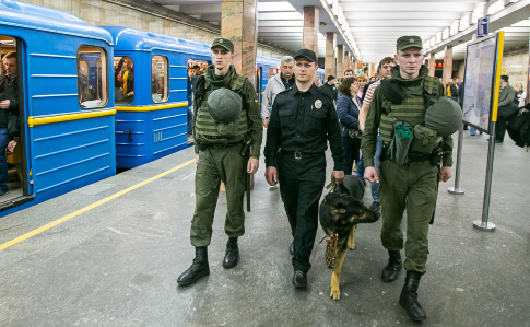 На вулиці Києва та області вивели додаткові наряди поліції