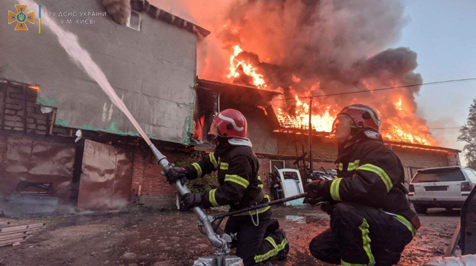 В Киеве горела гостиница: эвакуировали 98 человек