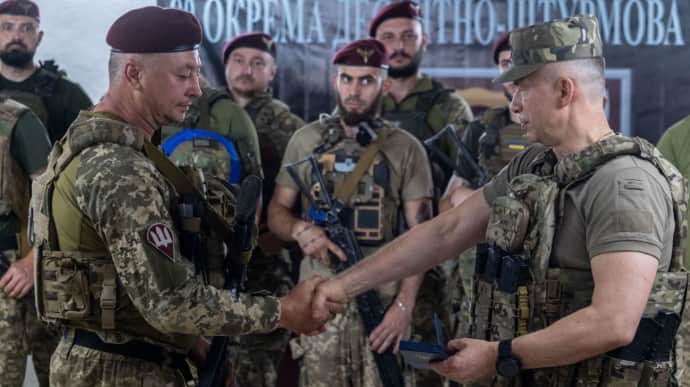 Ukraine's Commander-in-Chief confers awards upon paratroopers fighting in Kursk Oblast for saving thousands of lives – photos