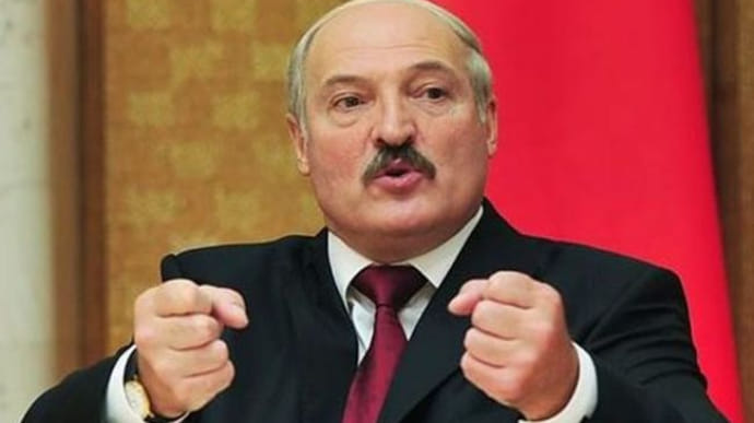 Лукашенко хоче озброїти білорусів вітчизняною зброєю на випадок війни