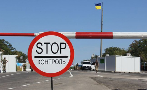 Бойовики обстріляли пропускні пункти на Донбасі