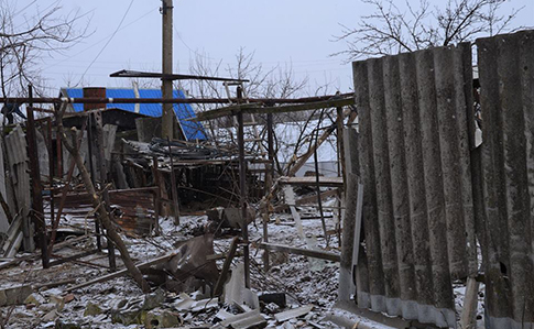 После обстрела в Луганском нет света, повреждены дома